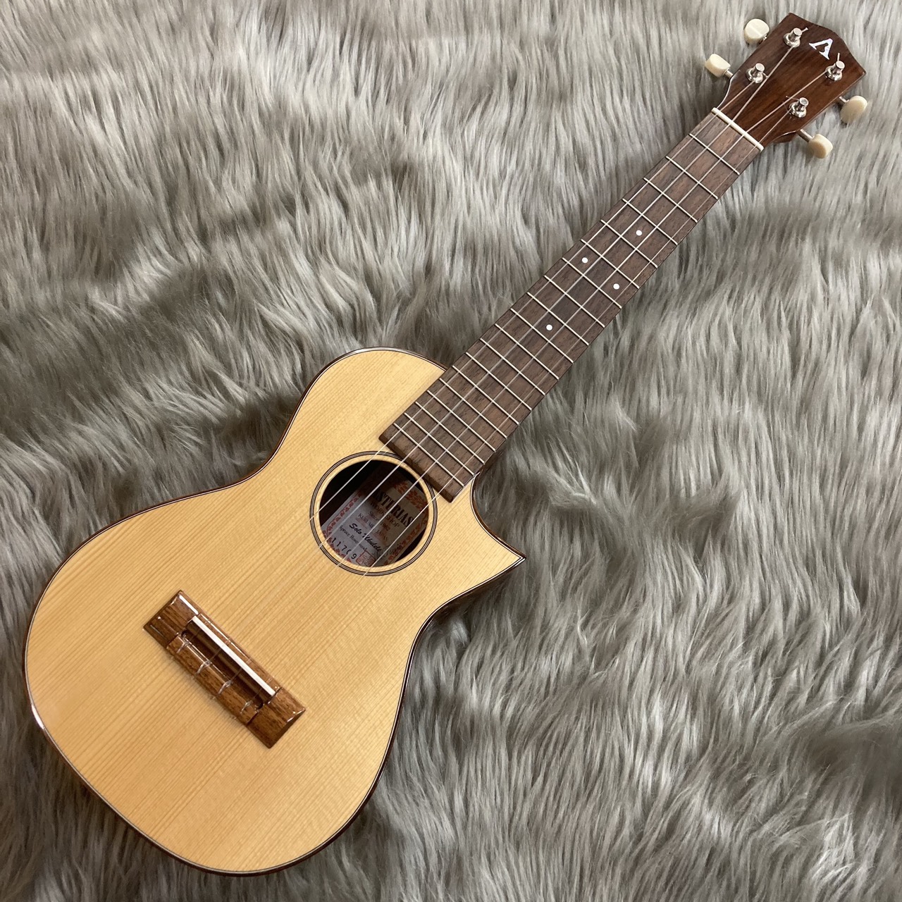 アストリアス・Headweyのウクレレが入荷しました！