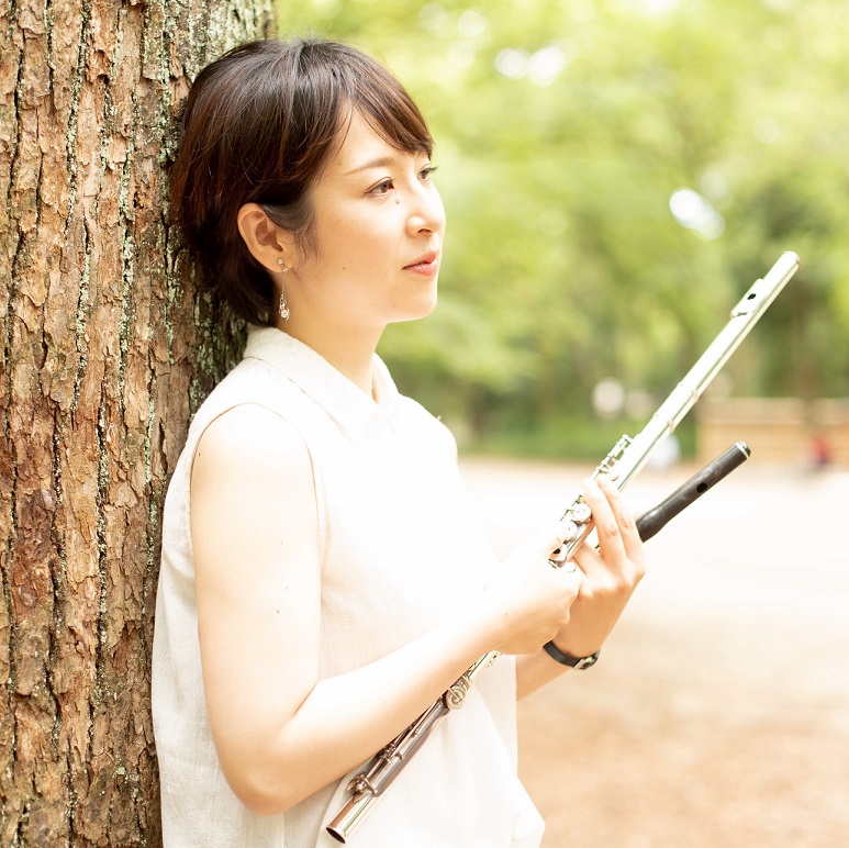 CONTENTS講師へのインタビュー講師よりメッセージコース概要体験レッスン受付中!お問合せ講師へのインタビュー フルートを始めたきっかけは何ですか？ 小学4年生のころ、学校の楽器体験イベントでフルートに触れる機会があり、「やってみたい！」と言い出したそうです… 実は私自身はあまり覚えていません(笑 […]