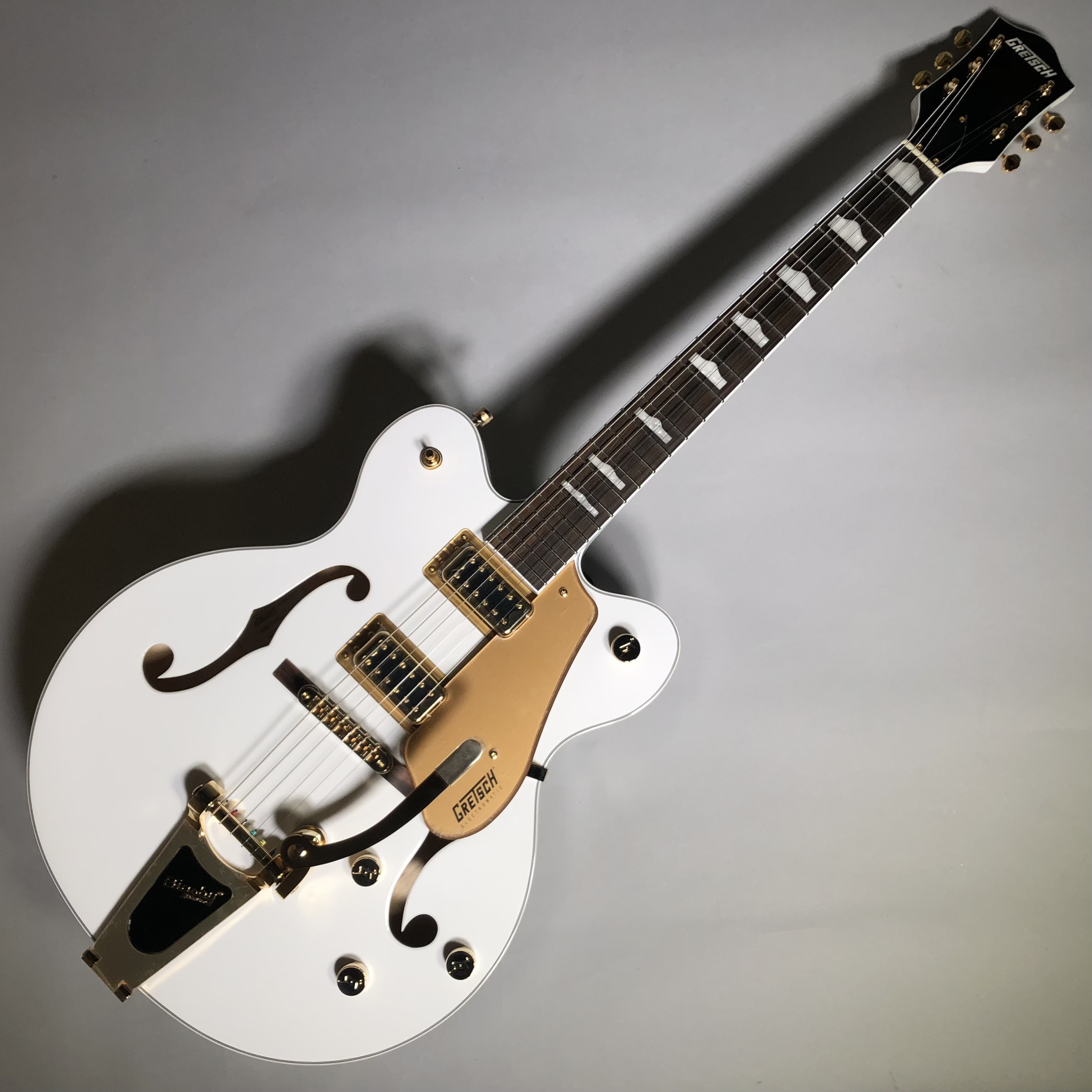 GretschG5422TG Classic Hollow Body Double-Cut with Bigsby® and Gold Hardware
