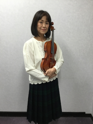 CONTENTS講師へのインタビュー講師よりメッセージコース概要体験レッスン受付中!お問合せ講師へのインタビュー ヴァイオリンを始めたきっかけは何ですか？ 両親が「楽器は子供が幼いうちに親が始めさせるべき」という教育方針だったこと、転勤族で引っ越しが多かったので持ち運びが便利な楽器が良いということ、 […]