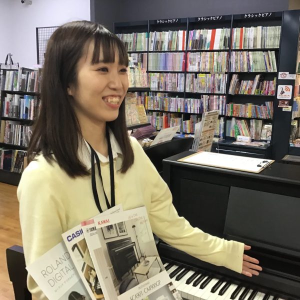 ピアノインストラクター<br />
北川　結愛
