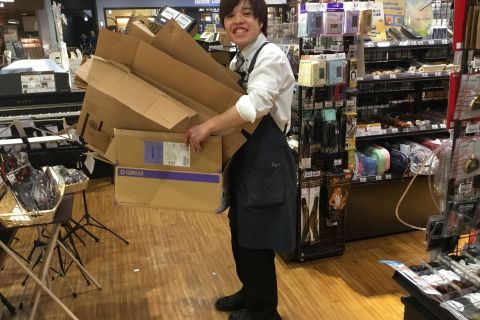 スタッフ写真 レジ 田村