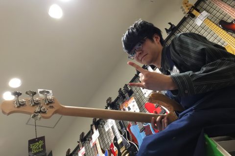 スタッフ写真 ギターアクセサリー/ドラムアクセサリー 塩見