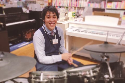 スタッフ写真 ドラム関連/ギターアクセサリー/PA/マイク/スローン 大塩