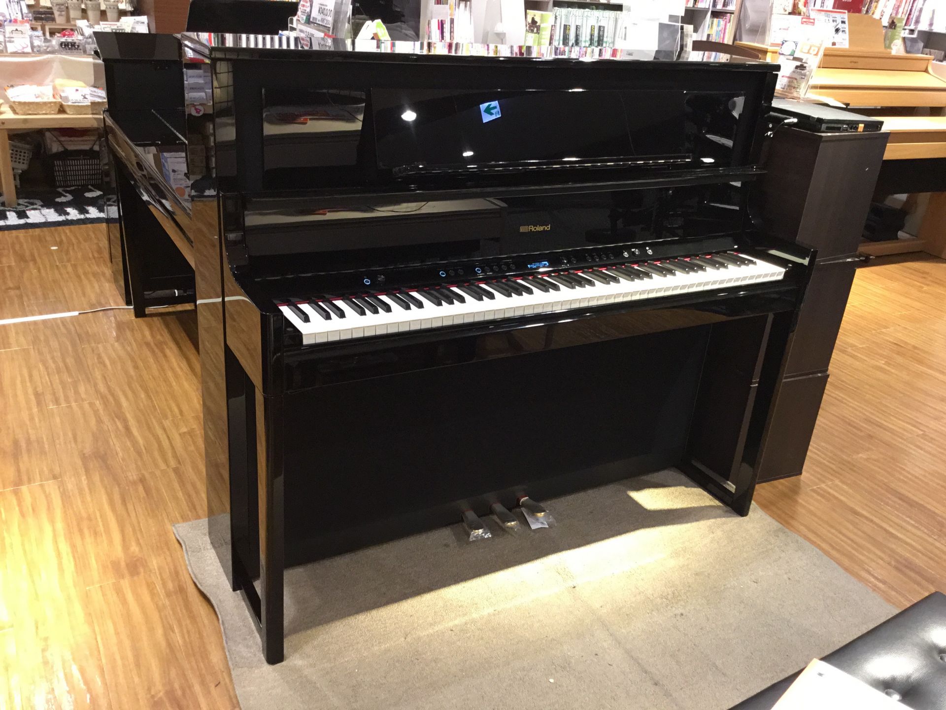 *ローランド新製品LX708入荷いたしました！ もちろん店頭でお試しいただけます！スタッフからご説明もいたします！お客様のご来店を心よりお待ちしております。 ***LX700シリーズ最上位機種がついに桂川店にやってきました。 高さ約120cmという圧巻のピアノ感。アップライトピアノのような佇まいです […]