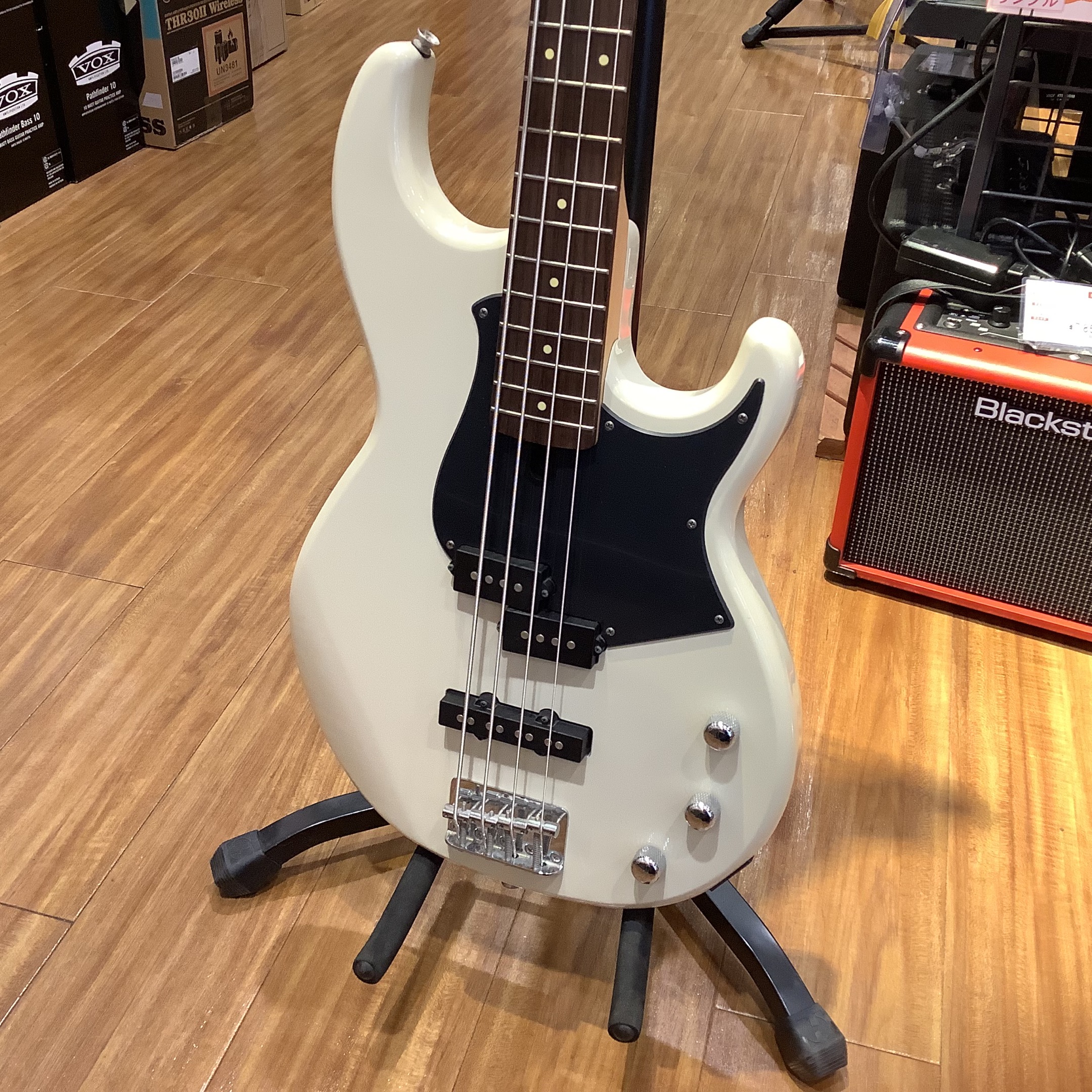 中古エレキベースYAMAHA BB234
