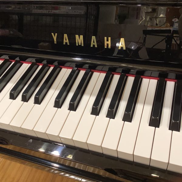 鍵盤ももちろん、ひとつひとつ丁寧に整備しております。黄ばみなどは一切ございません。