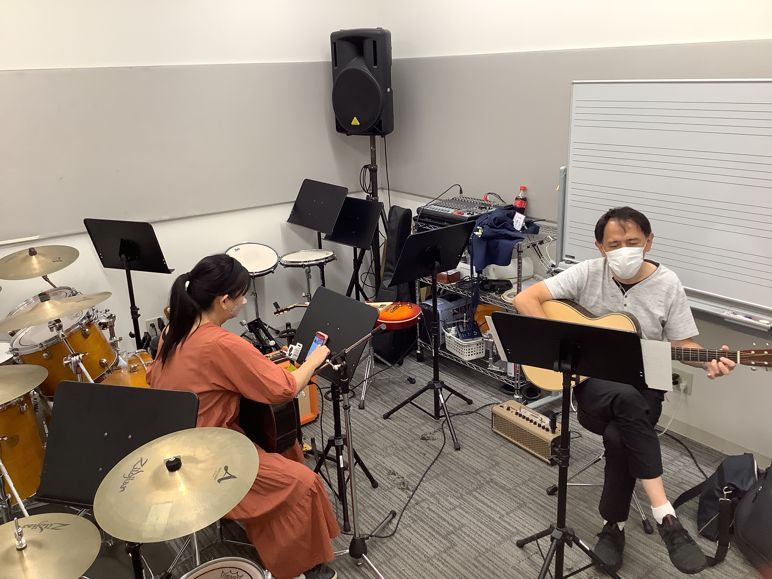 OPEN MIC CLUB 開催レポート！島村楽器イオンモール京都桂川店 オープンマイククラブ担当の篠田です。2022年9月17日に当店音楽教室にてオープンマイククラブを開催いたしました！ご参加頂いたOMCメンバー(OPEN MIC CLUBメンバー)の皆さま、ご参加頂き誠にありがとうございます!! […]
