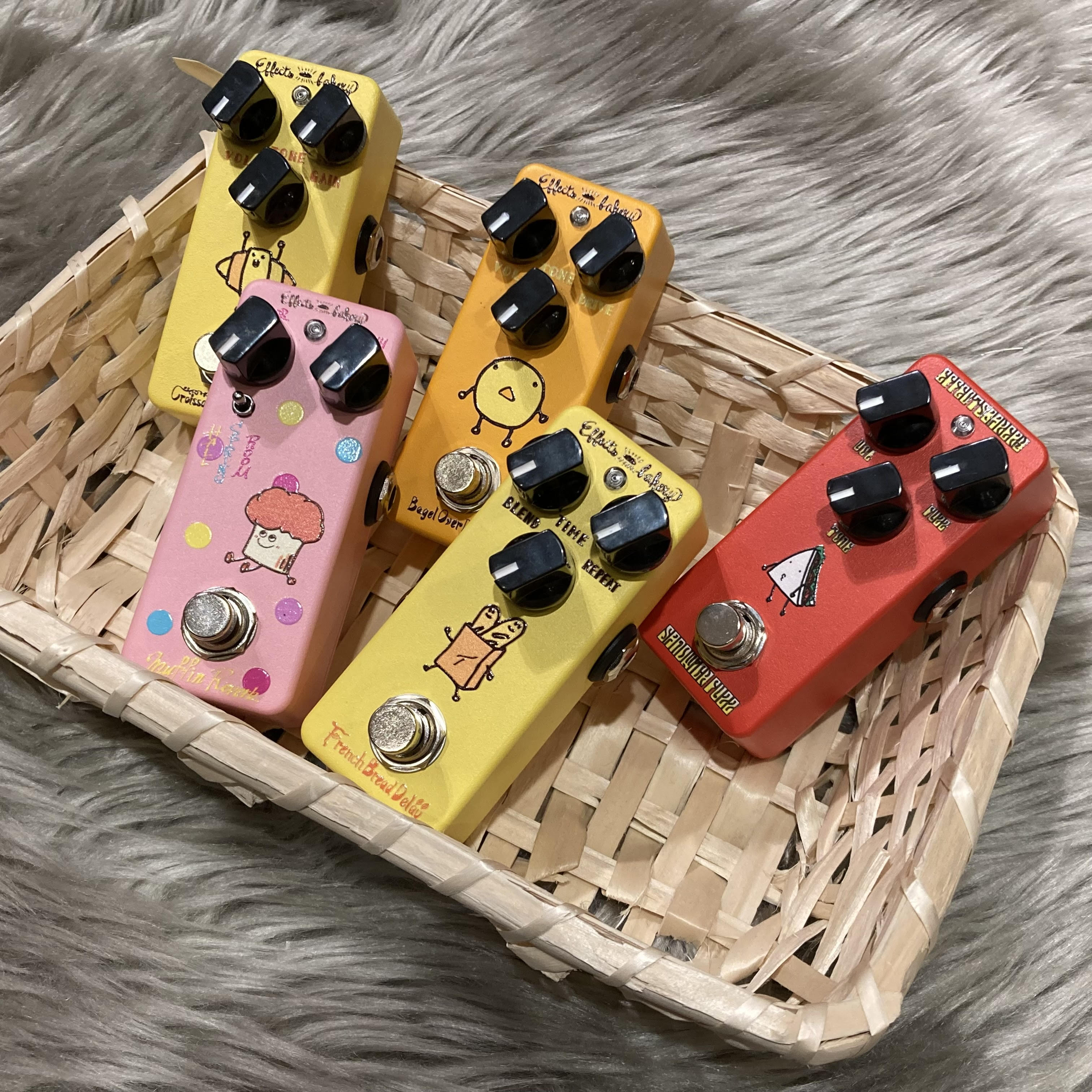 各種コンパクトエフェクターEffects Bakery Bagel Overdrive/Croissant Distortion/Sandwich Fuzz/French Bread Delay/Muffin Reverb