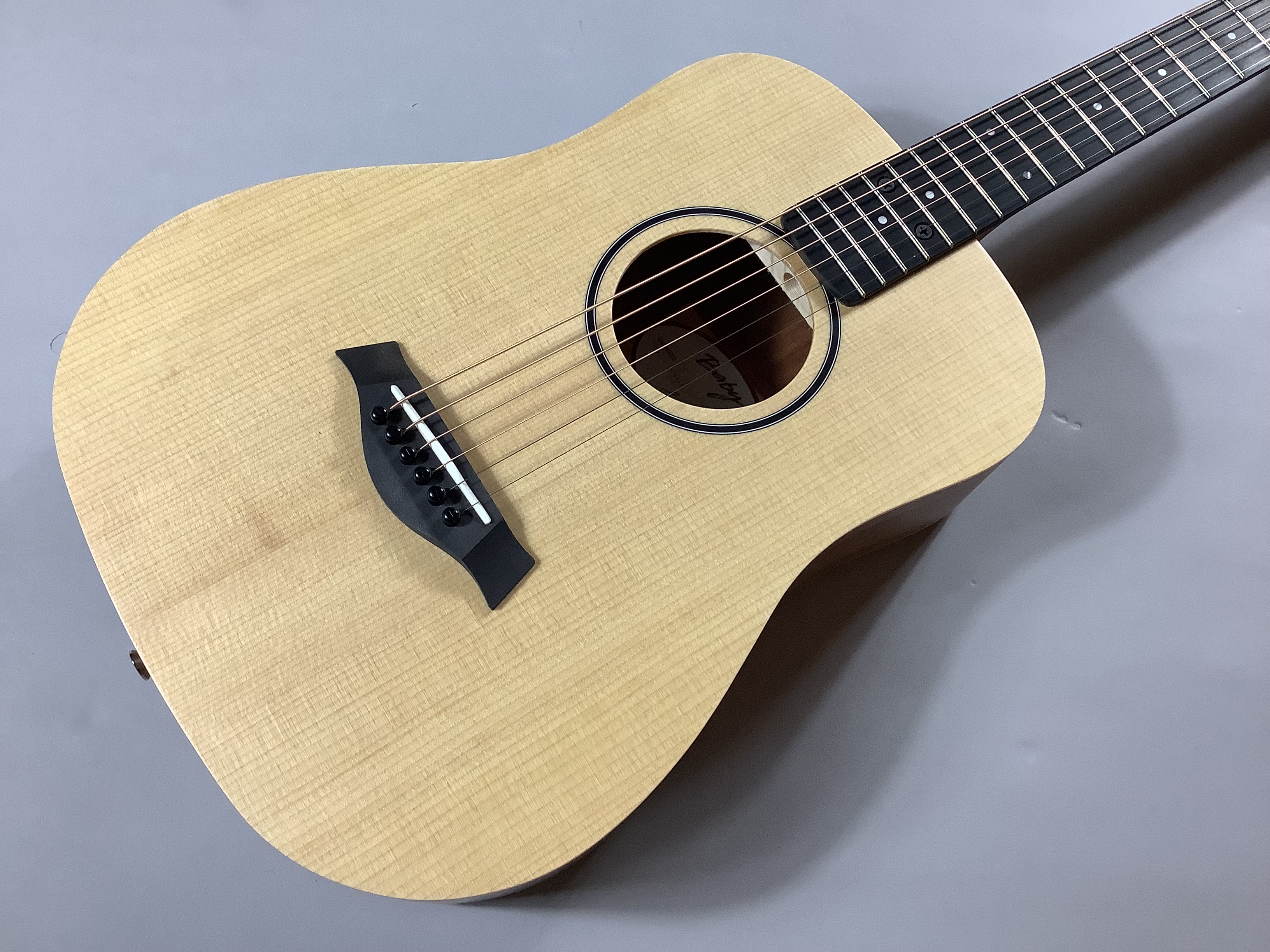 ミニアコースティックギターTaylor ベビーテイラー