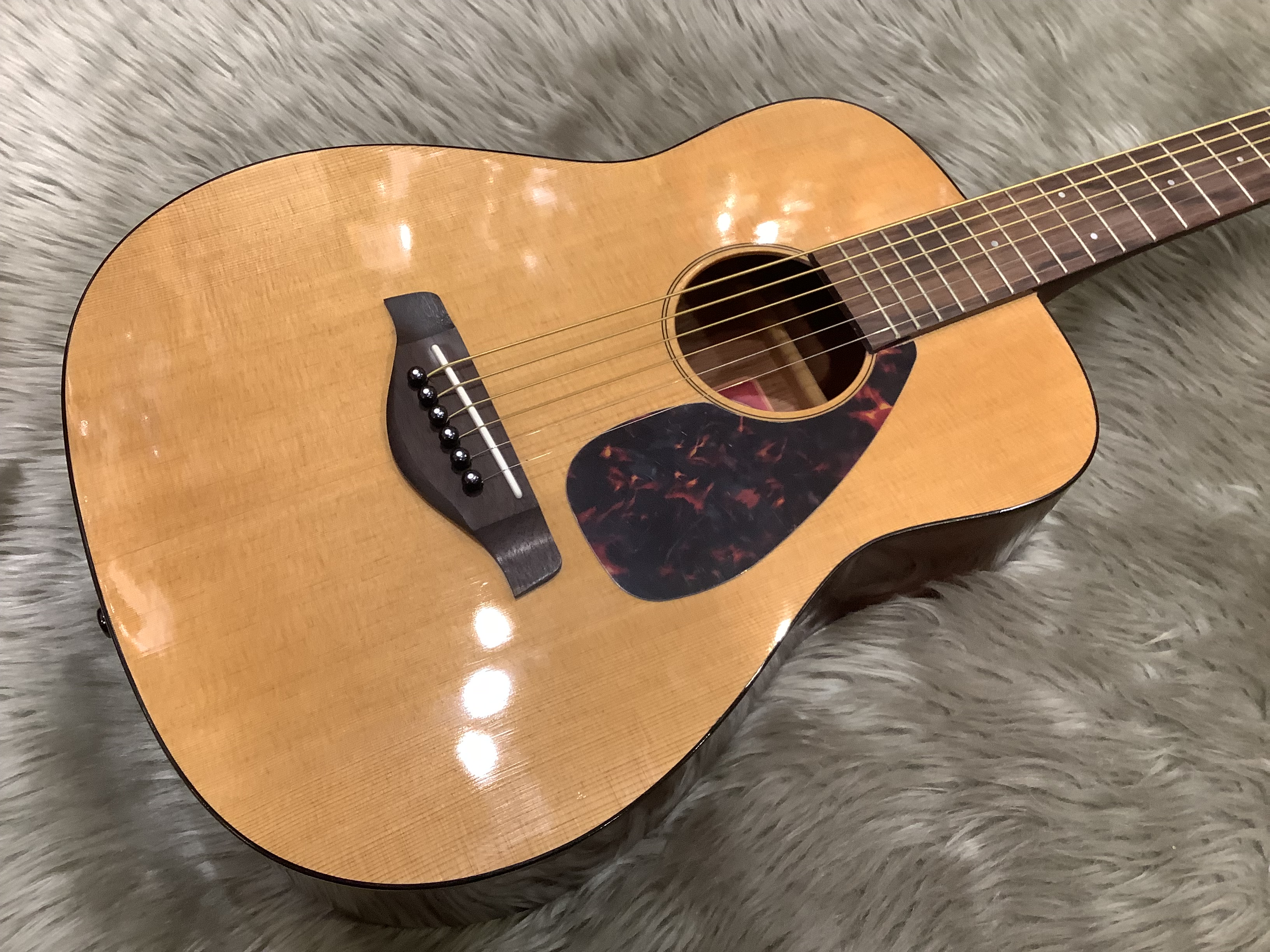 ミニアコースティックギターYAMAHA JR2S
