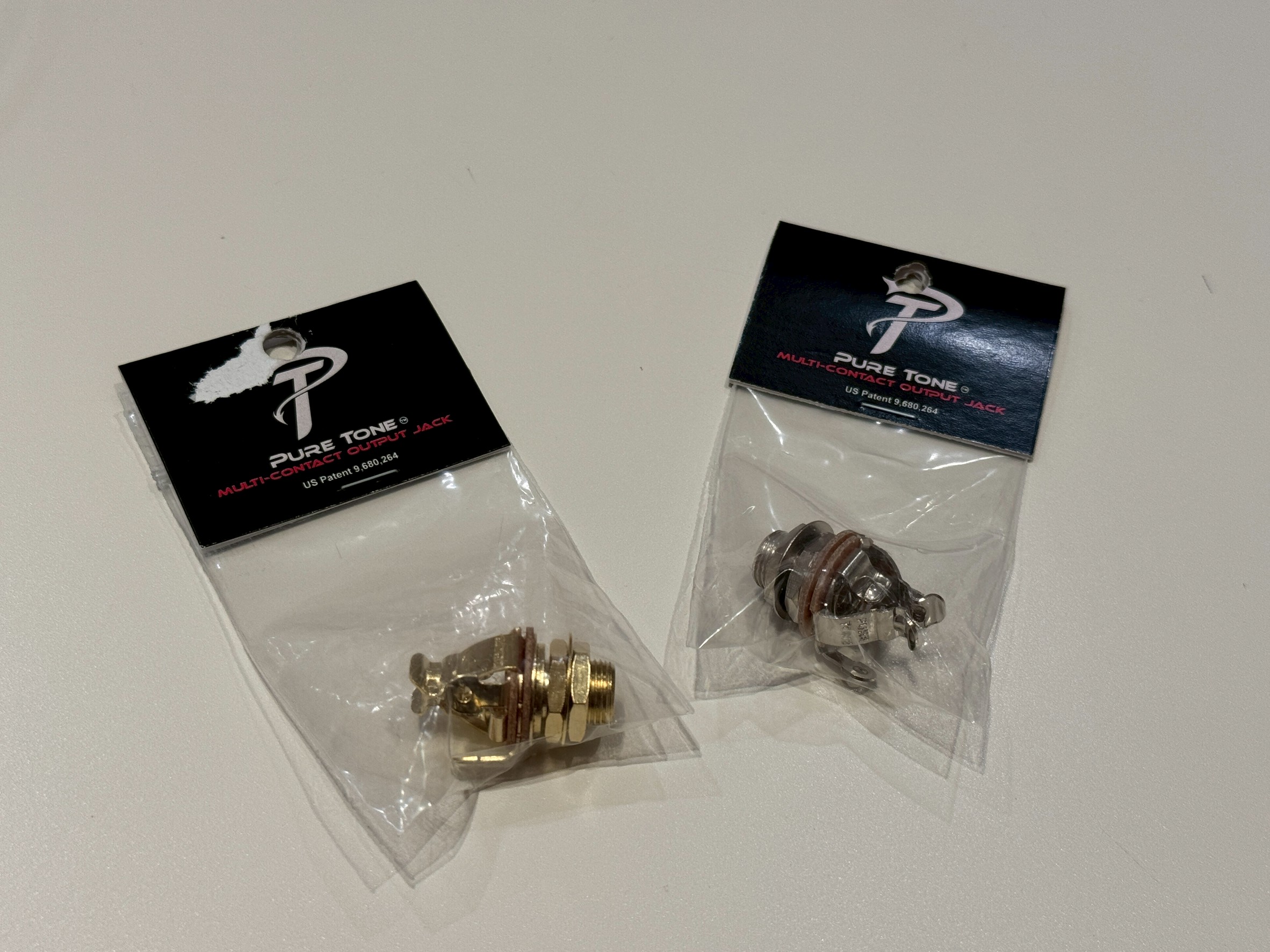 PURE TONE JACK 左:PTT1G 右:PTT1