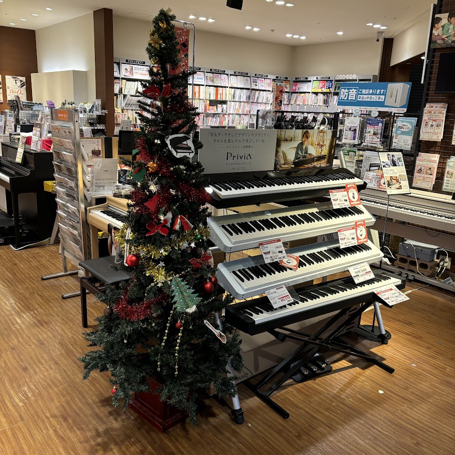 CONTENTSクリスマス時期の納品・取り寄せは混雑する可能性があります。島村楽器京都桂川店では例年11月下旬ごろから混みあい始めます。大型楽器だけでなく色違いの取り寄せなどもお時間がかかることがあります。毎年あわてんぼうのサンタクロースならぬマイペースすぎたサンタクロースが生まれてしまいます。出来 […]