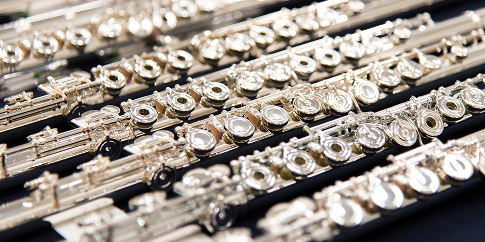 島村楽器イオンモール京都桂川店では、大人向けの予約制個人フルートレッスンを開講しています。平日夜にも予約枠を設けていますので、お仕事帰りや夜の隙間時間にお気軽に通えます♪ CONTENTSお仕事帰りにも通いやすいポイントレッスンシステムインストラクターよくあるご質問アクセス情報お問い合わせ・お申し込 [&hellip;]