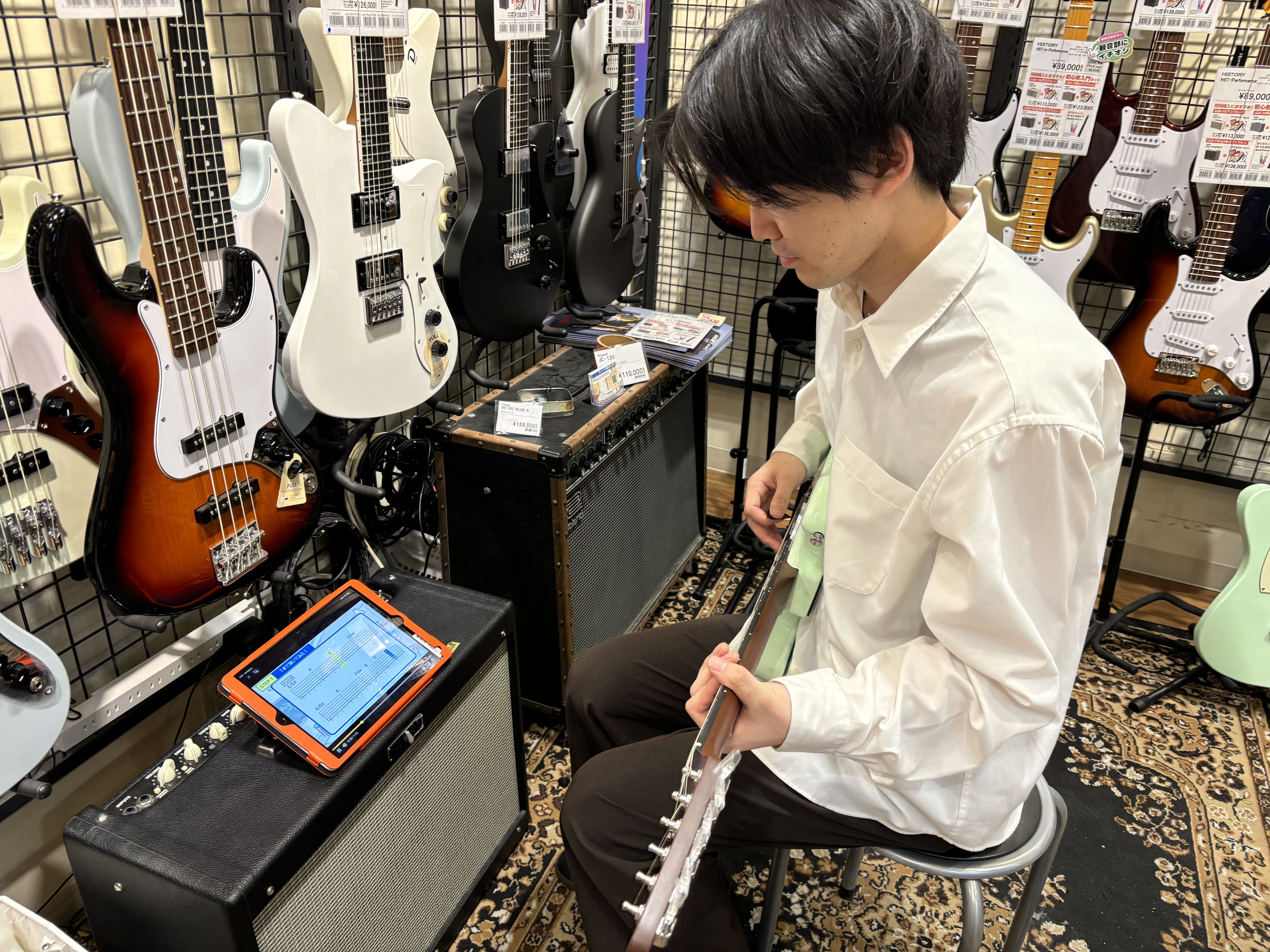 練習が上手くいかないのは、順調な証拠です！憧れのギターを手にして数週間。「思うように指が動かない」「音が綺麗に鳴らない」と、少し自信を無くしていませんか？実は、それはギターを始めた誰もが通る道。挫折しそうになるのは、あなたが一生懸命練習に向き合っている証拠です。ギターは最初の1ヶ月が一番大変ですが、 [&hellip;]