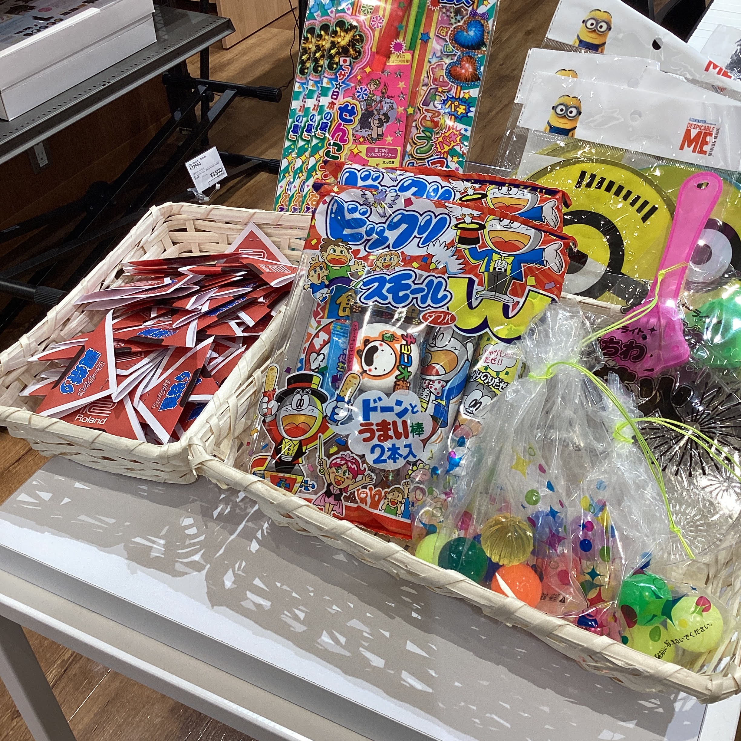 CONTENTSローランド＆ボス夏祭り開催中ローランド＆ボス夏祭り開催中 対象商品を試奏して、くじ引きに参加しよう！ 8月28日までの間、店頭でローランド、ボスの対象商品を試奏してアンケートにお答えいただいた方に、花火やお菓子の詰め合わせ等が当たるくじ引きに参加していただけます。 この機会に是非店頭 […]