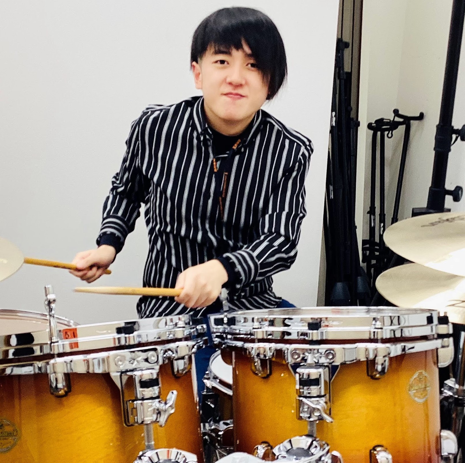CONTENTS7月から月曜日にドラム教室・キッズドラム教室が増設します！講師紹介キッズドラムレッスンの内容について☆生徒様の声☆コース概要7月から月曜日にドラム教室・キッズドラム教室が増設します！ 大人気のドラム・キッズドラム教室が新たに開講することが決定致しました！ドラムに触れたことのない初心者 […]