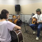 【音楽教室】スタッフが体験レッスンを受けてみた～天倉先生のアコースティックギターレッスン～