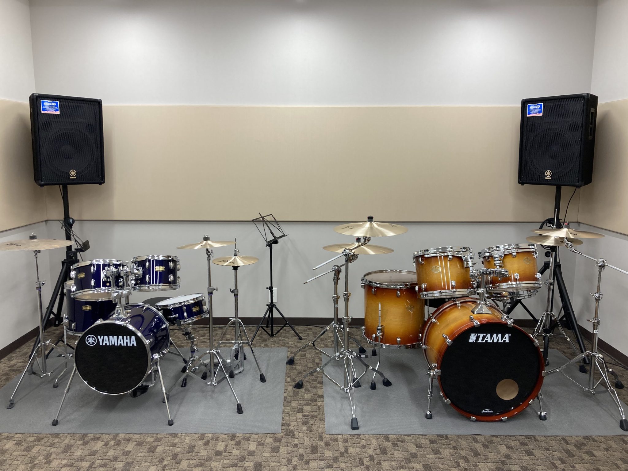 CONTENTSキッズドラム　レッスン講師紹介コース・料金レッスンルーム体験レッスンスケジュールキッズドラム　レッスン キッズドラム教室は曜日・時間固定制で、個人/グループからお選び頂けます。 初めてのドラムレッスン、一人では不安・・・というお子様も大丈夫！！ 先生が一人一人に寄り添って丁寧に教えて [&hellip;]