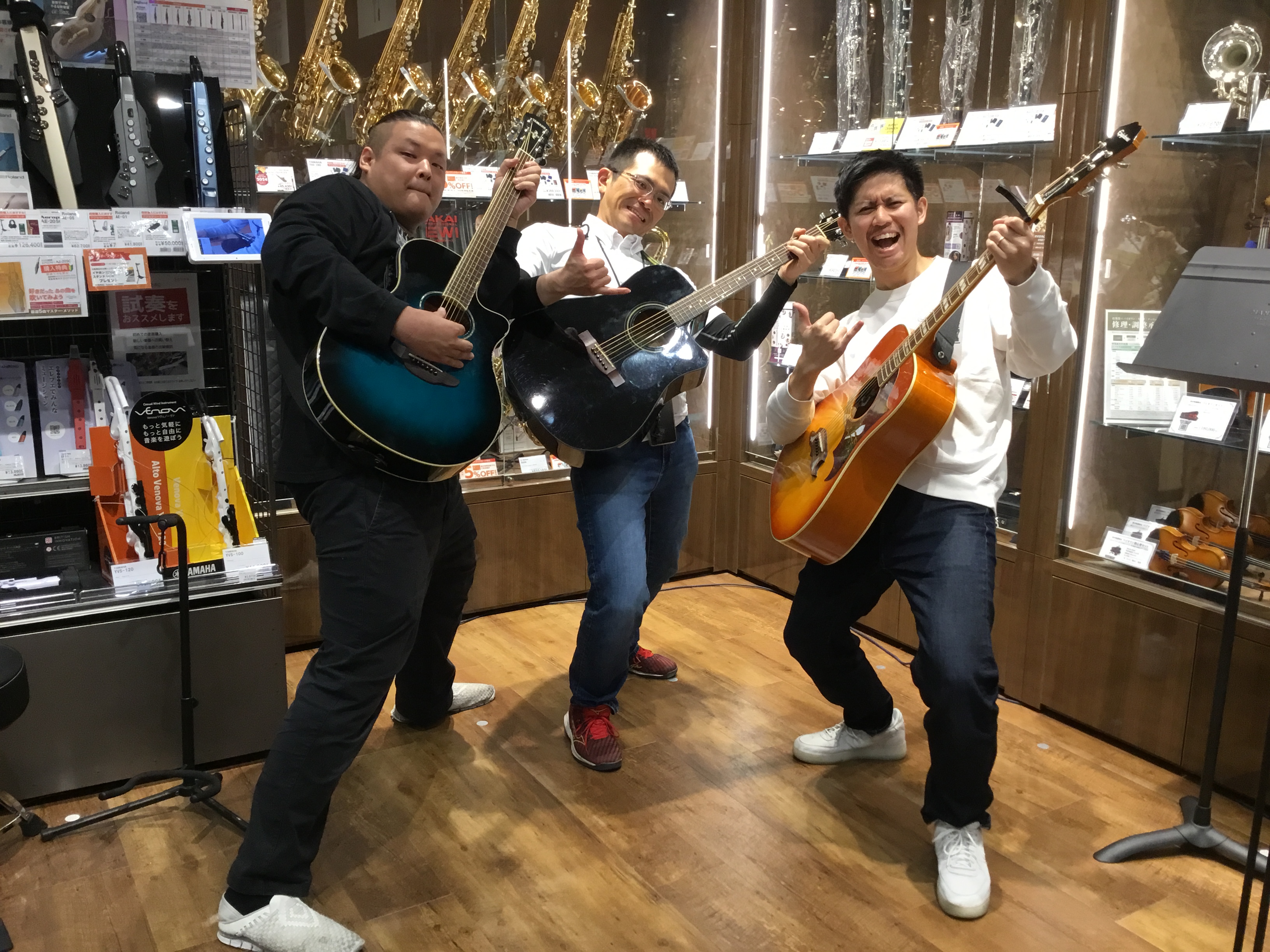 CONTENTSアコパラとは何か第一回門真店ライブレポート総括＆次回予告アコパラとは何か ライブレポート本編の前に、アコパラとは一体どういったイベントなのかをまとめたページがございますので、 そちらからお楽しみください！ それでは本編をお楽しみください。 第一回門真店ライブレポート 皆様明けましてお […]