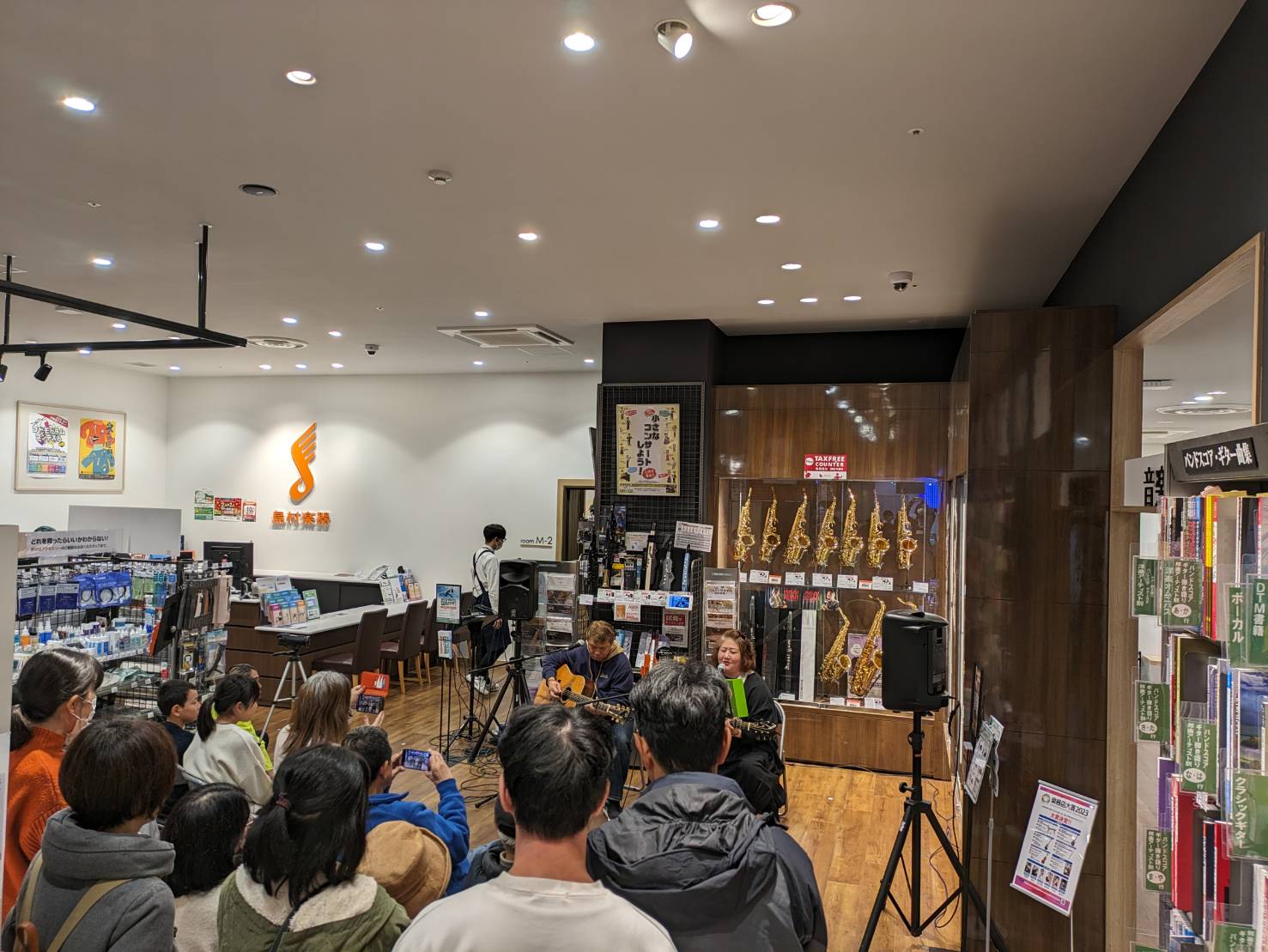 CONTENTSアコパラとは何か第2回門真店ライブレポート総括＆次回予告アコパラとは何か ライブレポート本編の前に、アコパラとは一体どういったイベントなのかをまとめたページがございますので、 そちらからお楽しみください！ それでは本編をお楽しみください。 第2回門真店ライブレポート みなさまこんにち […]