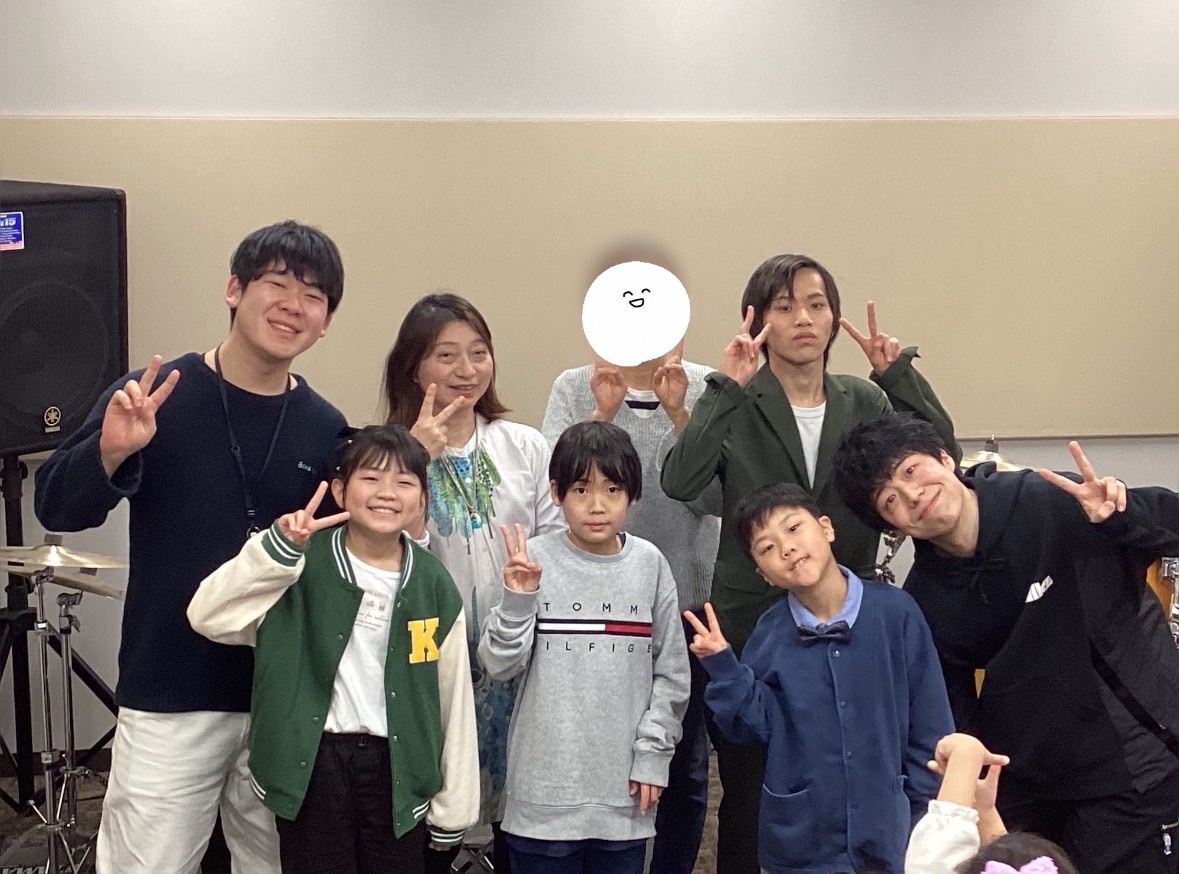 みなさんこんにちは！！ 島村楽器ららぽーと門真店、音楽教室担当の國澤です 2024年3月24日(日)に開催しましたドラムミニコンサートの様子をレポートいたします！ 当日は6名の生徒様が参加されました。どんなコンサートになったのでしょうか～？是非ご覧ください♪ CONTENTS水登先生の演奏プログラム […]