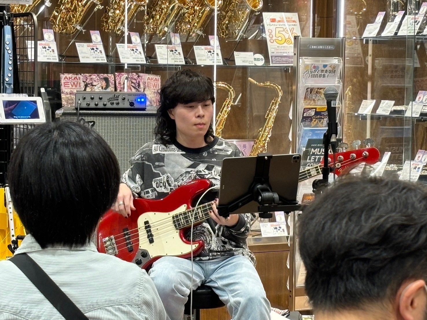 みなさま、こんにちは！ 島村楽器ららぽーと門真店、音楽教室担当＆当日MCを担当した西岡です。 4月7日(日)に開催しました当店音楽教室、エレキベース講師の秋谷裕紀先生によるLIVE＆体験会の模様をレポートします！ CONTENTSエレキベースLIVEスタート！秋山先生への質問コーナー無料体験会～秋山 […]