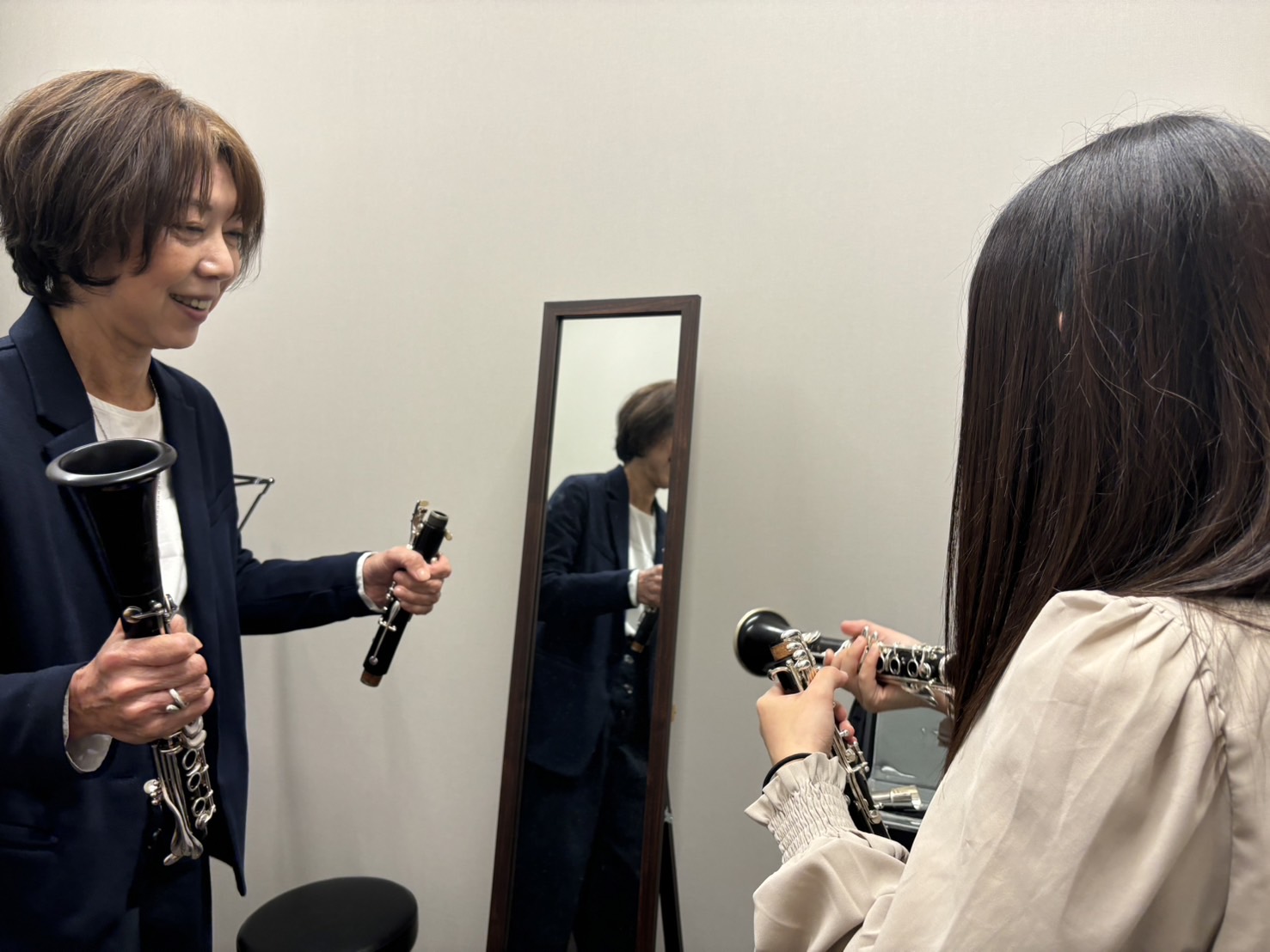 みなさま、こんにちは。 中学高校で吹奏楽部に所属していた國澤です。 ずっとサックスを担当していましたが、1年だけクラリネットを吹いていた経験があります・・・！ 微かな記憶を蘇らせて月曜日に新規開講したクラリネット原先生の体験レッスンを受けてみました～！！ CONTENTS体験レッスンスタート！レッス […]