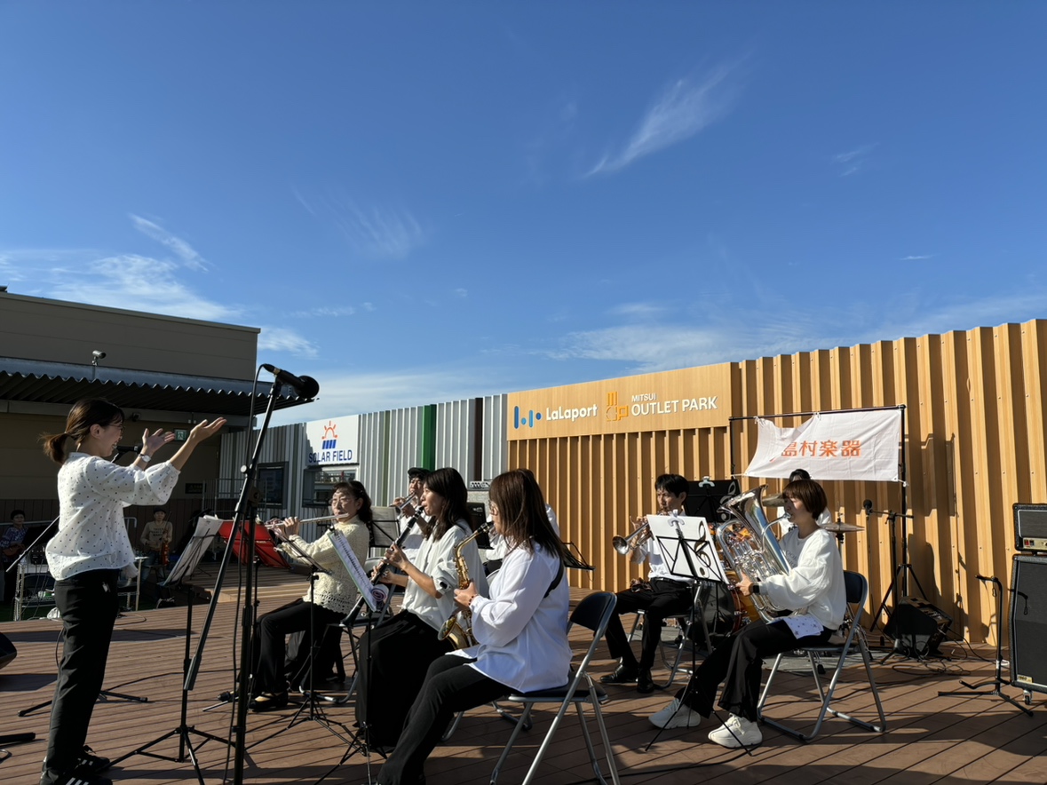 みなさまこんにちは！MC杉浦です。 ついについに「ららかど吹奏楽団」初のステージを迎えました！ その模様をレポートしていくぅ！ CONTENTS初のステージは「カドロック」いざ、本番初舞台を終えて…初のステージは「カドロック」 ららかど吹奏楽団の初のステージとなったのは門真店主催のライブイベント カ […]