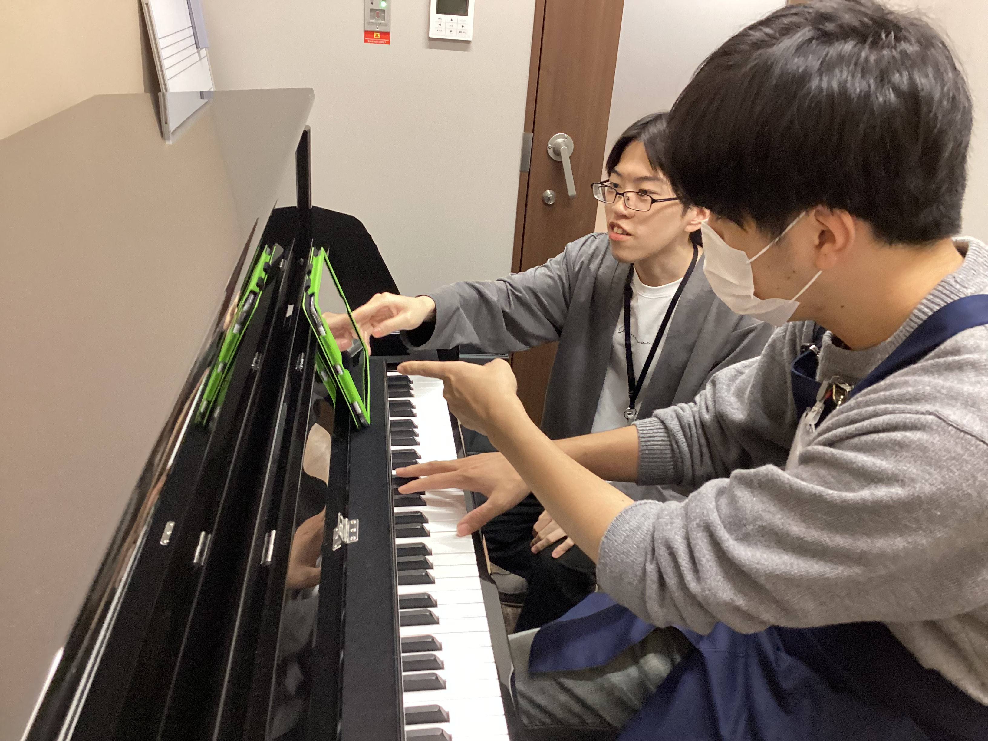 こんにちは、島村楽器門真店のギターオタク兼ベーシスト担当の中尾です。今回は普段ベースばかり弾いている私が耳コピのレッスンを受けてみたのでご覧ください。 CONTENTS耳コピがやりたい！いざ！耳コピ！圧倒的スキルアップ！オフショット耳コピがやりたい！ ギタリストとベーシストが全員憧れるものがあります […]