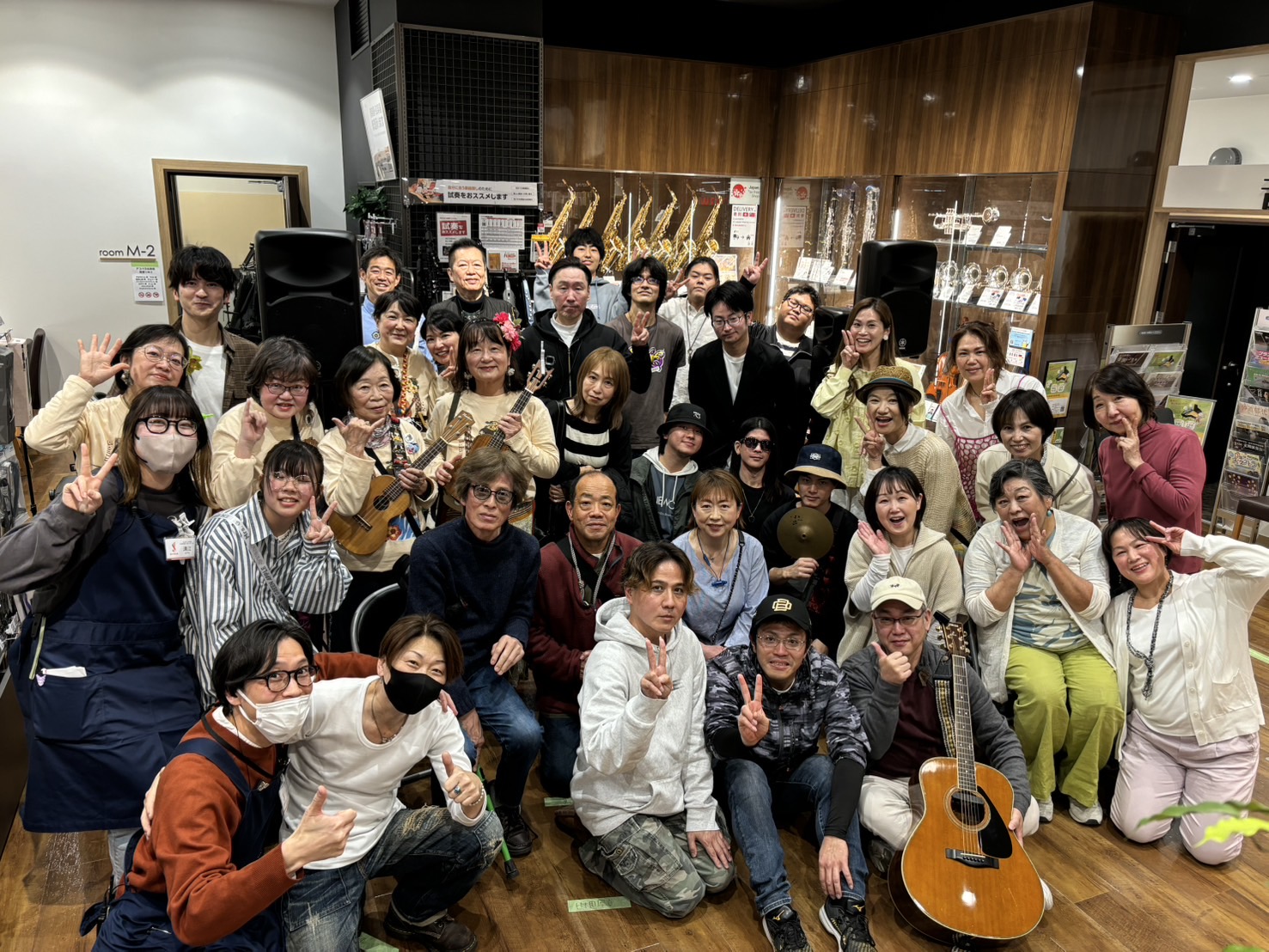 先日3月9日、2025年最終の3回目のアコパラを開催いたしました～！総勢38名！ビックリ！ CONTENTS1.やまちゃん2.稲田心楽(いなだしんらく)3.ジャカジャカウクレレ4.みのり5.TOKI6.JIGAJISAN7.O-rec(オーレック)8.Keyboard-Suna(キーボードスナ)9. […]