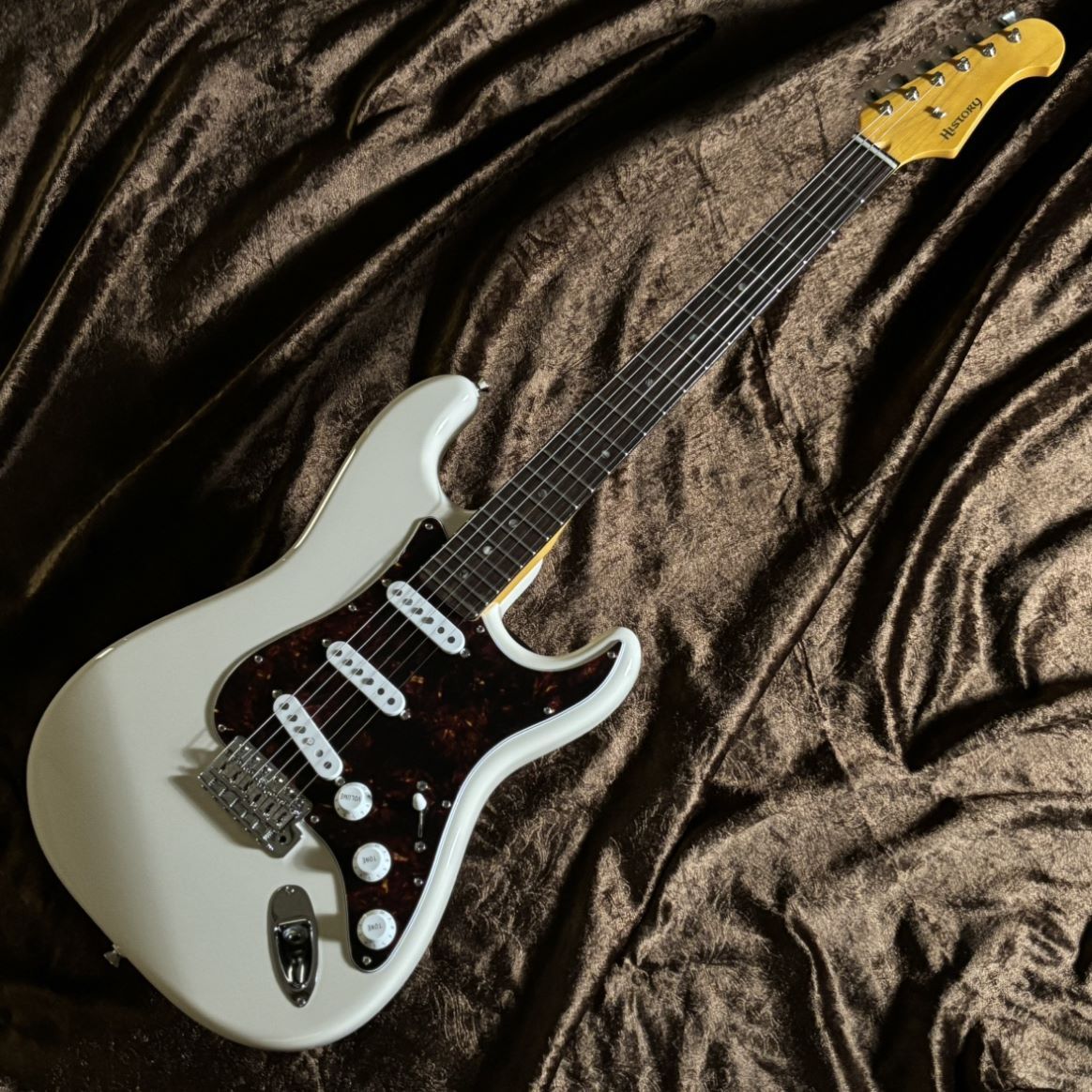HISTORYHST-Advanced Vintage White