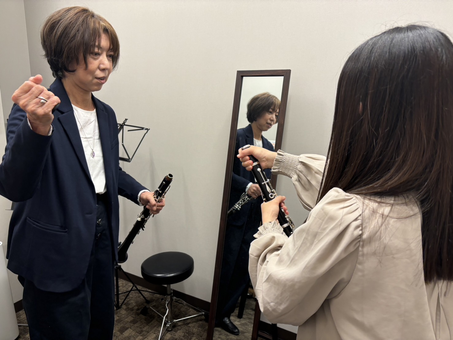 月曜日にクラリネット教室を開講している原先生にインタビューをしてみました！ CONTENTS対応楽器プロフィール原先生にインタビュー原先生のレッスン体験記対応楽器 クラリネットに加え、エスクラリネット、バスクラリネットでのご受講も可能です。 お悩みの際は、スタッフや先生にお気軽にご相談ください♪ プ […]