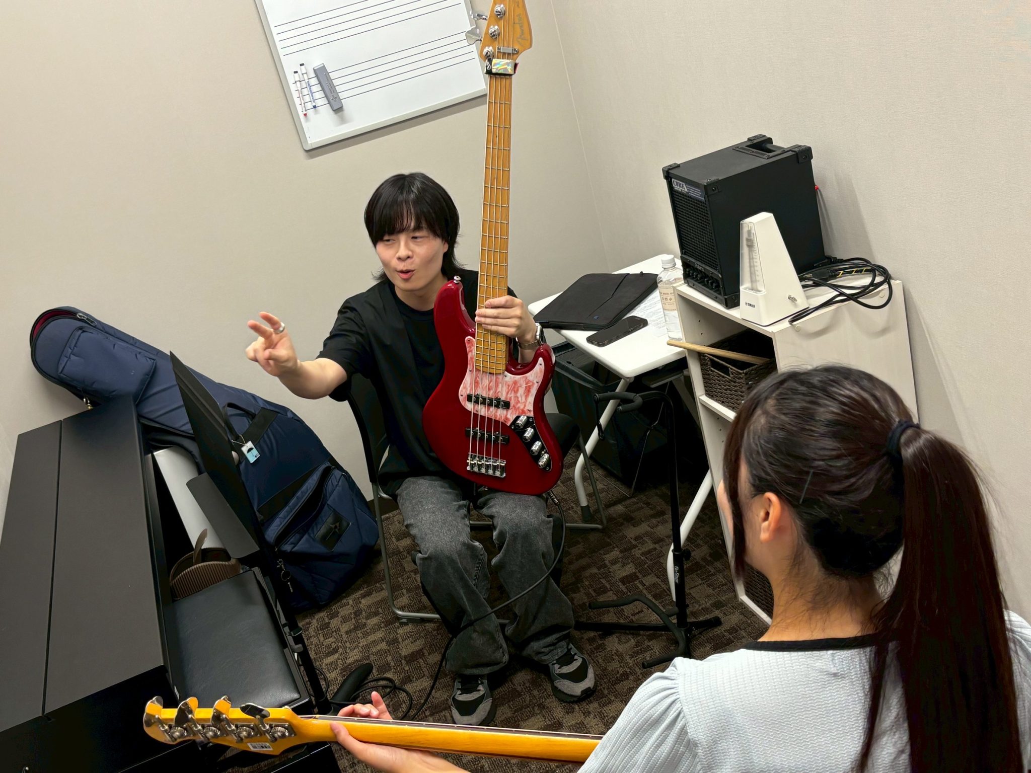 CONTENTS講師プロフィールコース概要対応楽器講師インタビュー秋山先生の演奏動画秋山先生のレッスン体験記お問い合わせ・お申し込み講師プロフィール 12歳の頃に本格的に音楽を始めクラリネット、ギターを経て16歳よりベースを始める。 大学在学中には、ライブハウスを中心に全国各地にてLIVE活動を行う [&hellip;]