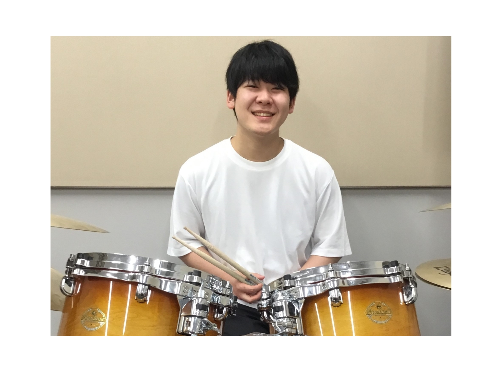 水曜日にドラム教室を開講している水登（ミズト）先生にインタビューをしてみました！ CONTENTS対応楽器プロフィール水登先生にインタビュー！コース・料金対応楽器 ドラム、キッズドラムのコースがございます。 コースにお悩みの際は、スタッフや先生にお気軽にご相談ください♪ プロフィール 中学、高校と吹 […]