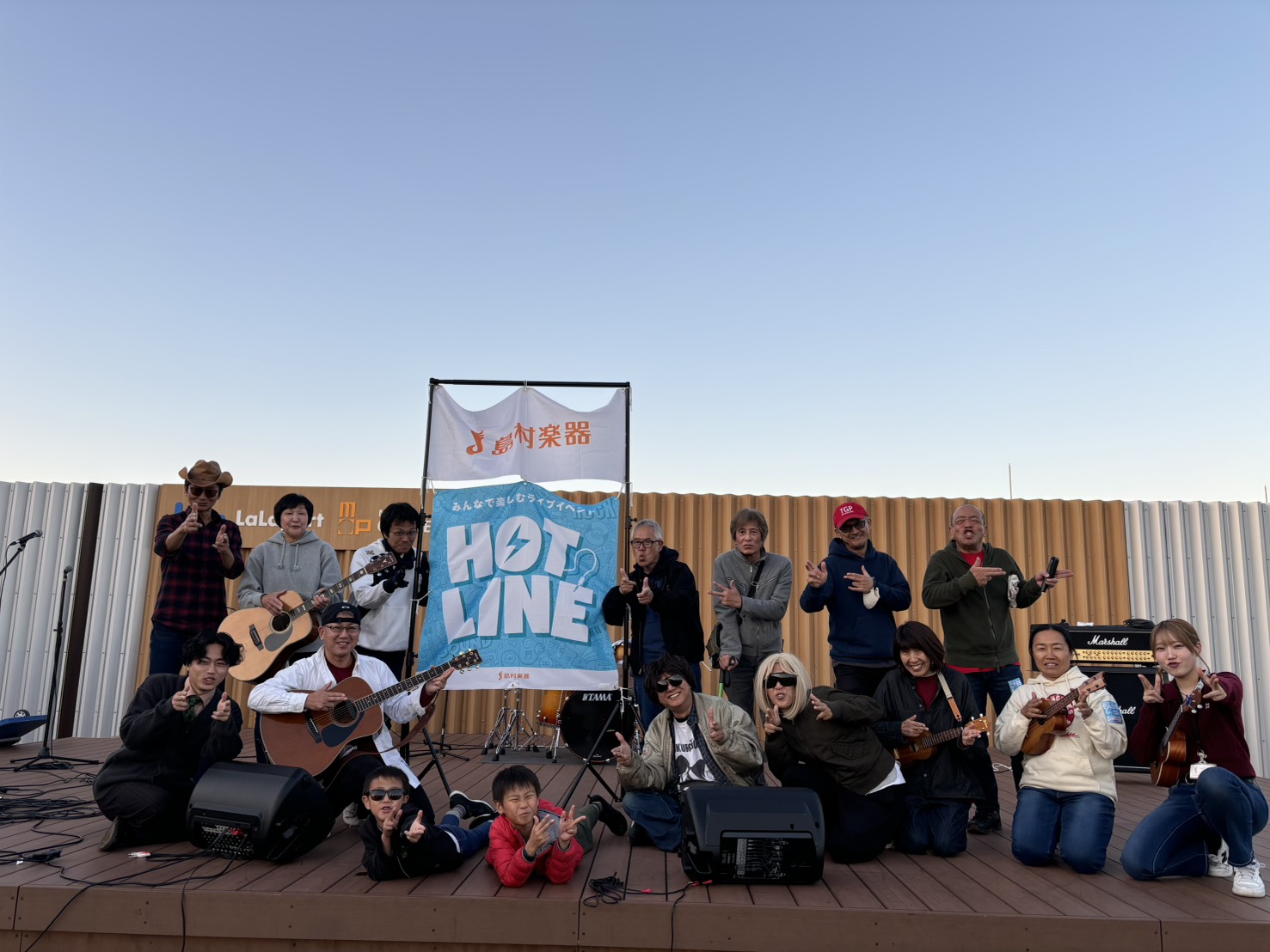 先日11月16日(日)、島村楽器ららぽーと門真店の独自イベント「カドロック」と島村楽器の全国規模のイベント「HOTLINE2025」のコラボイベントとして、ららぽーと門真　屋上「空の広場」にて開催いたしました～！ 馬鹿みたいに空がキレイだぜ～♪という前座・スタッフバンド"#給料発生中"の演奏曲の歌詞 […]