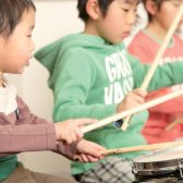 【音楽教室】元気キッズ集まれ！門真のドラム教室で冬休みパワー全開！