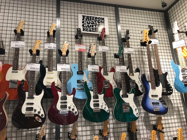 エレキギター ベース Freedom Custom Guitar Research期間限定で展示中 ラゾーナ川崎店 店舗情報 島村楽器