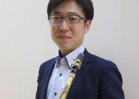 スタッフ写真 サックスサロンインストラクター 尾中 勇太