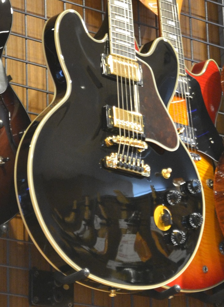 　ブルース界のレジェンド「[!!B.B.キング!!]」の遺産の管理団体「B.B. King Music Company」の協力の下、Epiphonにより製作されたB.B.キング・シグネイチャーモデル「[!!B.B.King Lucille!!]」、当店にて販売しております。 *ルシール 　当ギターの […]