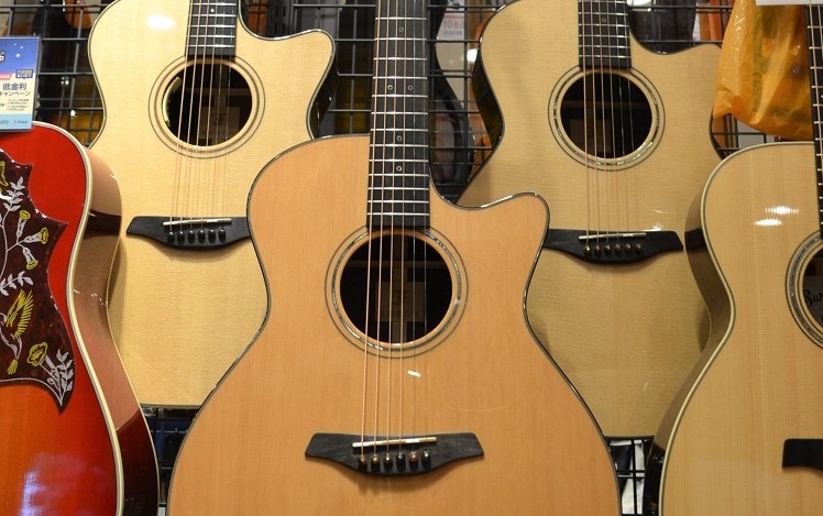 【アコースティックギター】フォルヒ製アコギ 3本販売しております