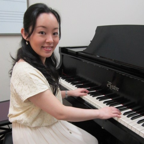 長谷川　桐子（はせがわ　きりこ）<br />
桐朋学園大学音楽学部演奏学科ピアノ専攻卒業。<br />
<br />
数々のコンクールに入賞し、ソロ、室内楽、オーケストラとの協演等幅広く活躍。<br />
自らのクラシックバレエの経験を生かし、バレエピアニストとしても研鑽を積む。