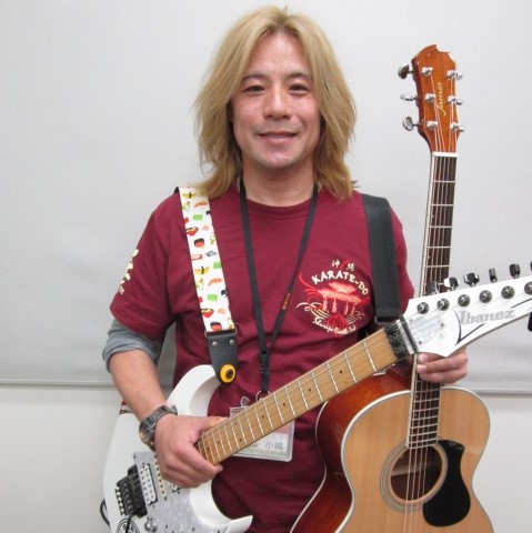 小嶋　純（こじま　じゅん）<br />
ギター講師だけでなく、バンド、シンガーサポート、スタジオミュージシャン、作曲家としても<br />
CD・DVDを発売するなど幅広く活躍。