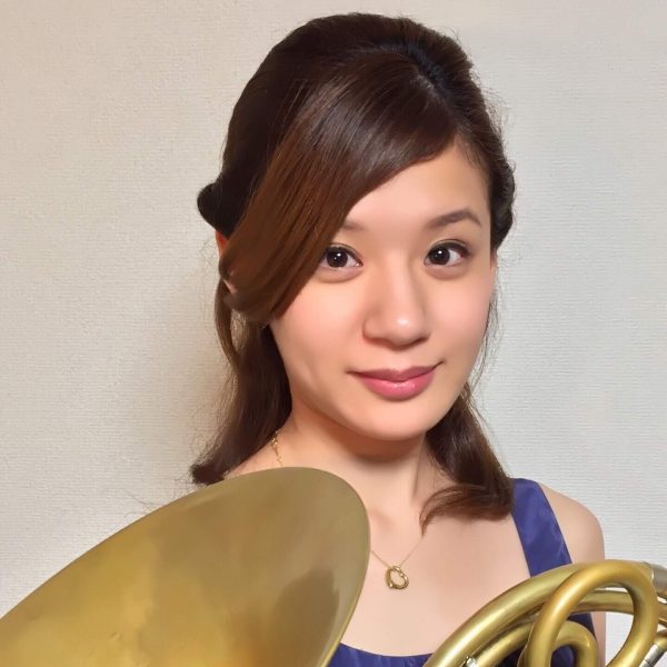 伊藤　明日香（いとう　あすか）<br />
東邦音楽大学音楽学部音楽学科を経て東邦音楽大学大学院修了。これまでにホルンを澤敦、岡本充代、V.アルトマンの各氏に師事。<br />
<br />
フリーランスとしてオーケストラや吹奏楽、金管五重奏や木管五重奏などで活動中。現在、東邦音楽大学実技演奏研究員、桐朋学園大学嘱託演奏員。