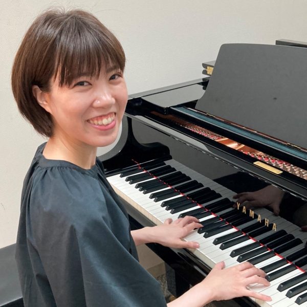 原　実可子（はら　みかこ）<br />
東京音楽大学音楽学部音楽学科器楽専攻ピアノ科を卒業。<br />
これまでにピアノを門馬弥生、大野浩嗣、河邊亮子、鷲見加寿子の各氏に師事。<br />
中学校教諭・高等学校教諭1種免許状取得。