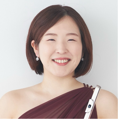 篠塚　紗織（しのづか　さおり）<br />
国立音楽大学フルート専攻卒業。同時に西洋古楽コースを修了。<br />
<br />
フルートを大友太郎、恩田美佳、故甲斐道雄、木ノ脇道元の各氏に師事。トラヴェルソを菊池カナエに師事。在籍時よりカフェやレストラン演奏など幅広く行う。