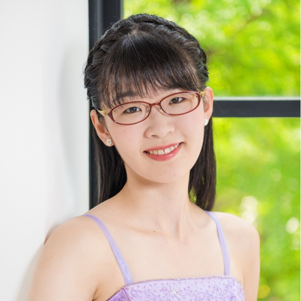 石渡　愛美（いしわた　まなみ）<br />
洗足学園音楽大学ピアノコース卒業。同大学院音楽研究科修士課程修了。<br />
横浜音楽協会会員。<br />
ピアノを星野苗緒、室内楽を北島公彦、チェンバロを上薗未佳、オルガンを荻野由美子の各氏に師事。<br />
声楽を中心に伴奏活動を行う。