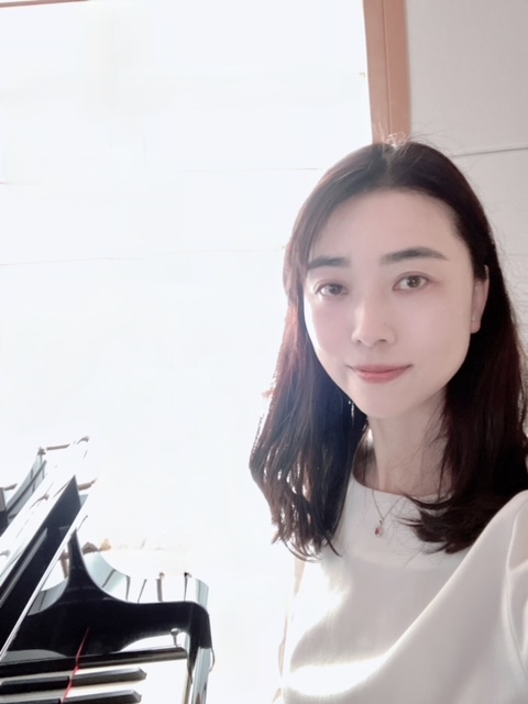 木曜日・金曜日加藤 美穂