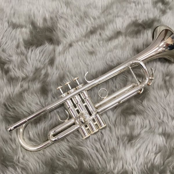 YTR-4335GSⅡ<br />
扱いやすい操作性に加え、ゴールドブラス製のベルが生み出す幅のある豊かな音色と銀メッキならではの芯のある響きが魅力の定番モデルです。<br />
<br />
￥163,350