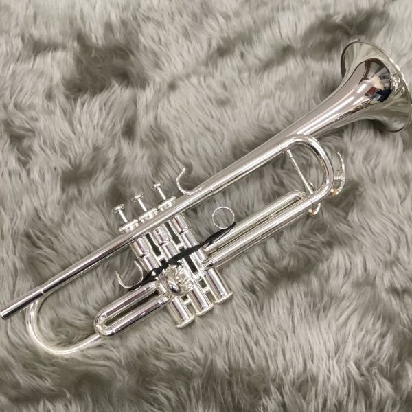 YTR-850S<br />
音質、音程、耐久性、ピストンやスライドの精度、そして吹きやすさ、それら全てが融合されて生まれたハイグレードなカスタムモデル。<br />
<br />
￥262,350 
